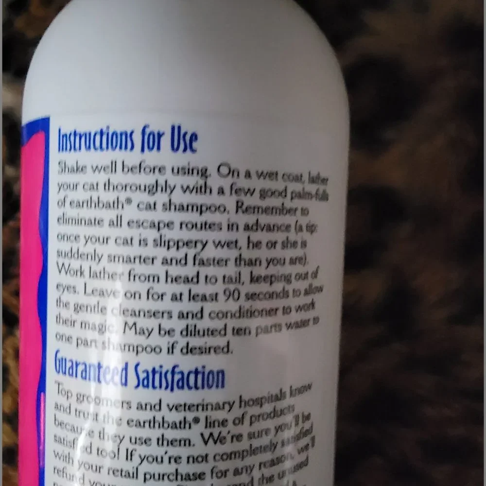 Cat Shampoo Earthbath Natural.. Bran New! Safe for Kittens! .. Luv The Smell